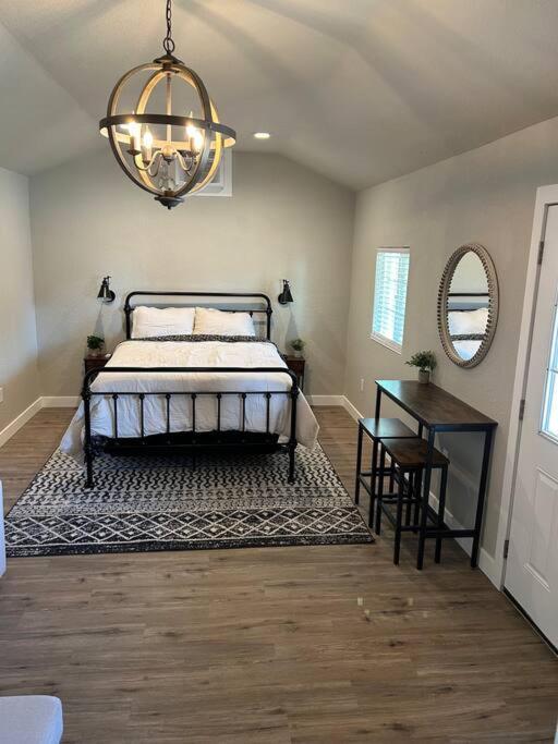 Adorable One Bedroom Cottage Oakdale Exterior photo
