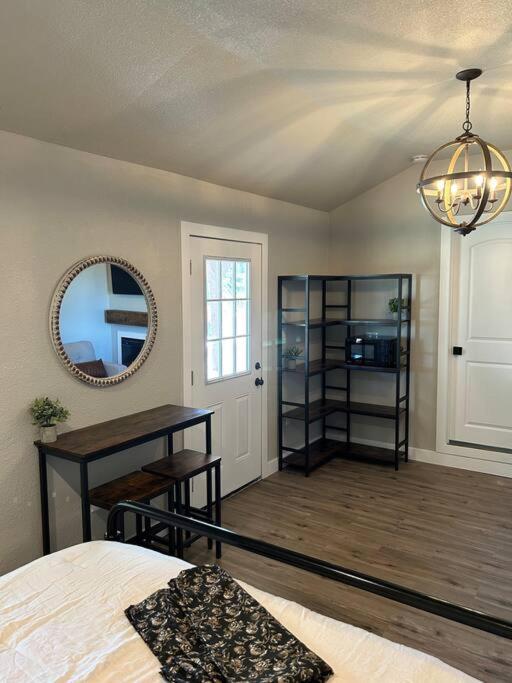 Adorable One Bedroom Cottage Oakdale Exterior photo